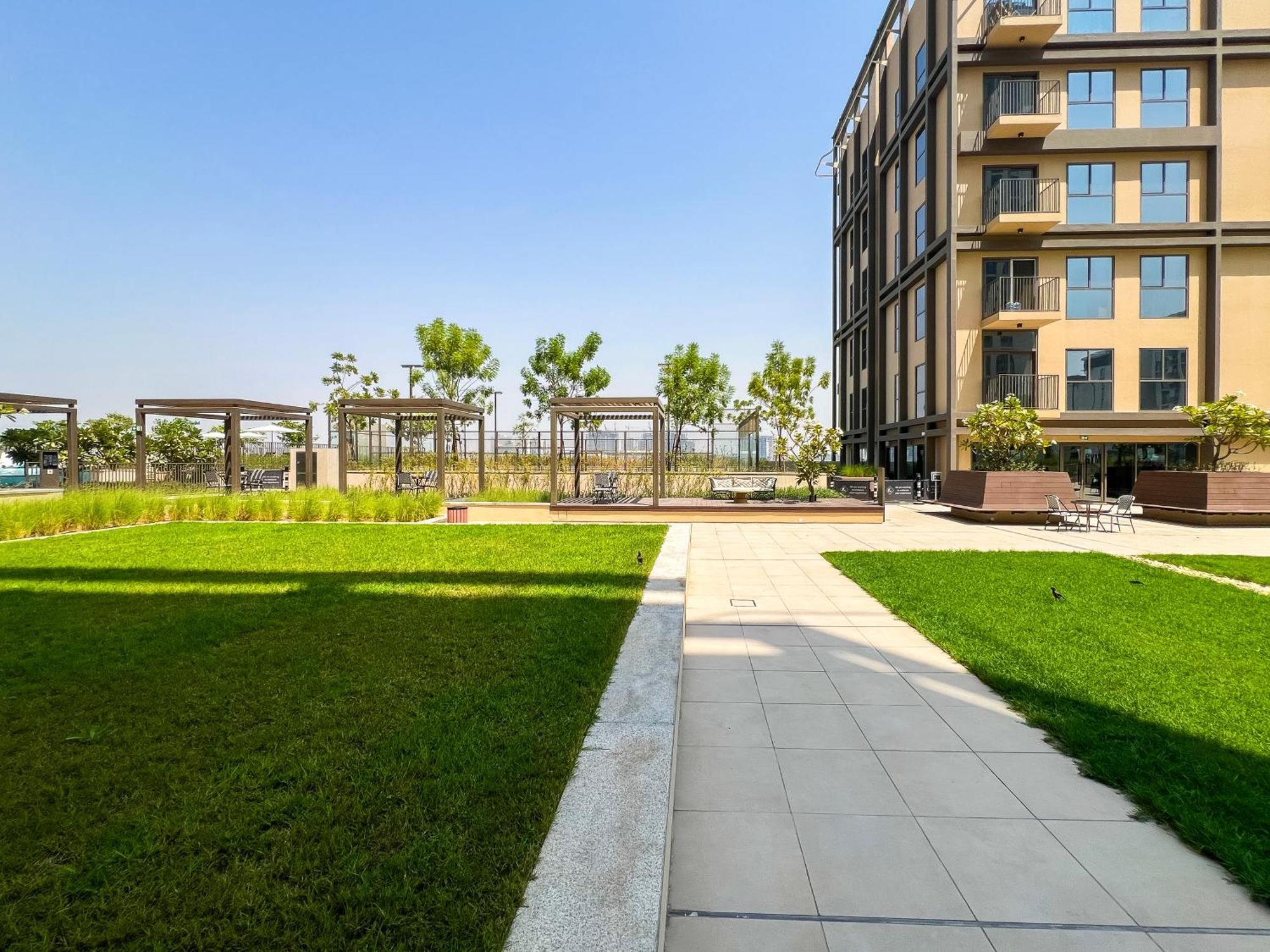Socio Tower1 - Hills Modern Urban Retreat In The By Serenity Living Homes Appartement